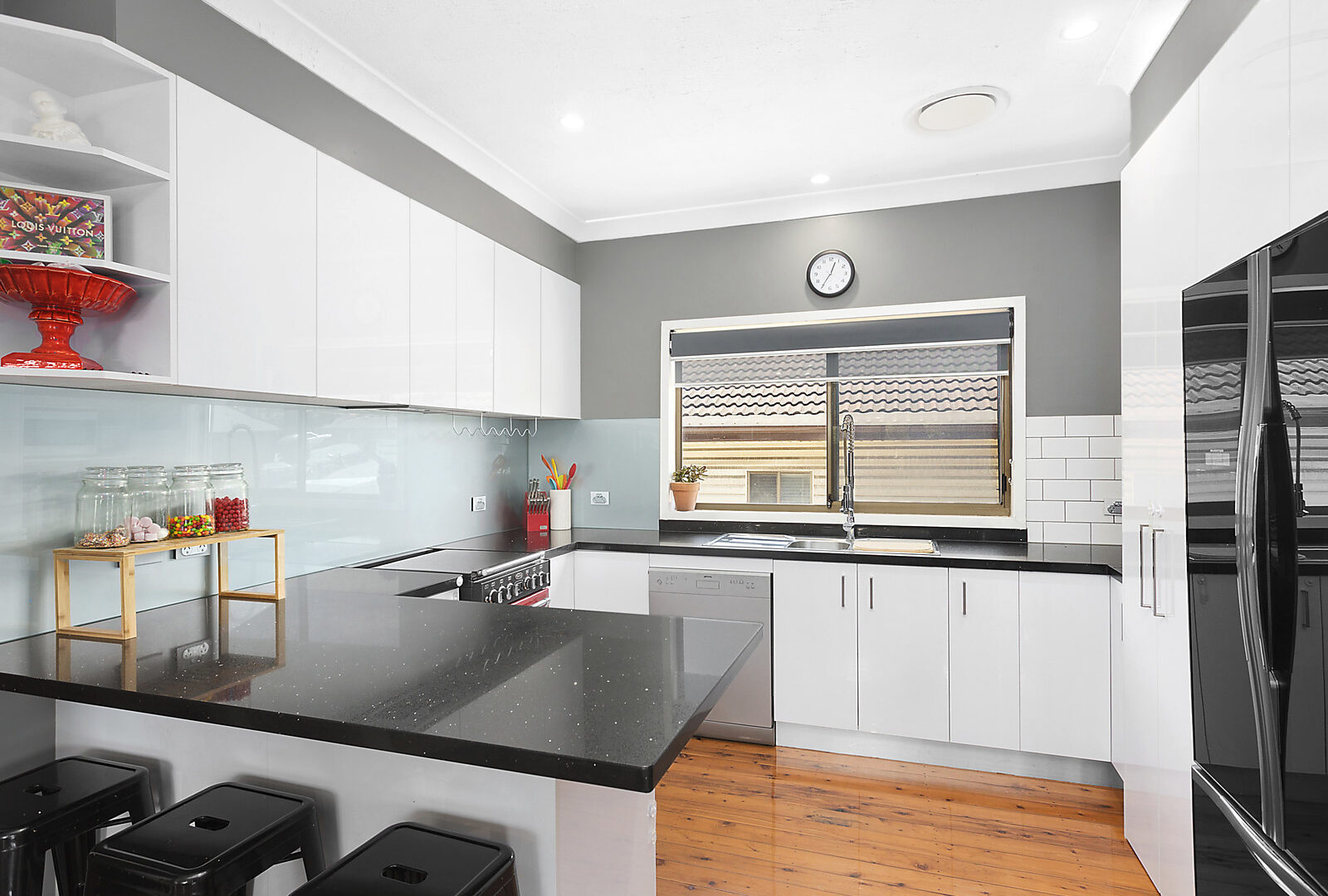 18 Ranchby Avenue, Lake Heights NSW 2502 - photo 4