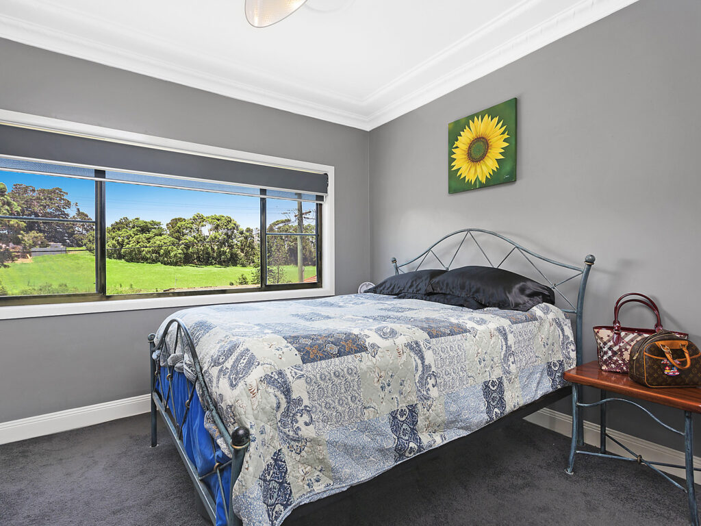 18 Ranchby Avenue, Lake Heights NSW 2502 - photo 5