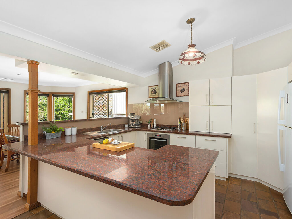 7 Deenyi Close, Cordeaux Heights NSW 2526 - photo 5
