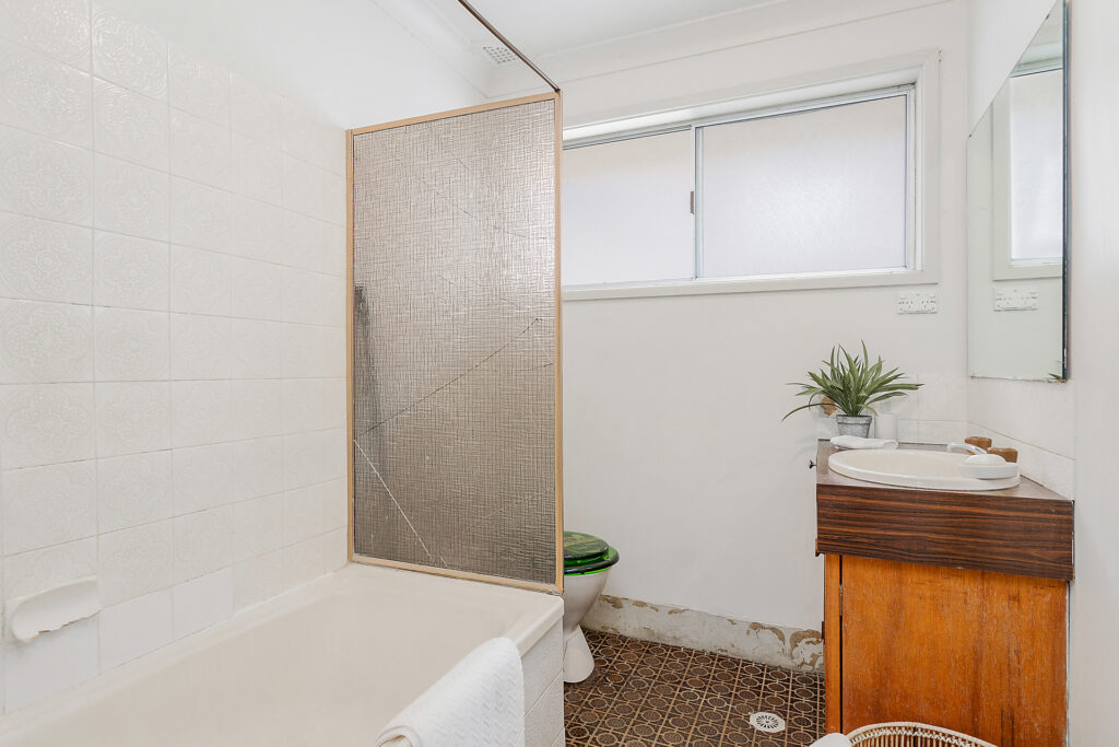 60 Ashley Avenue, Farmborough Heights NSW 2526 - photo 6