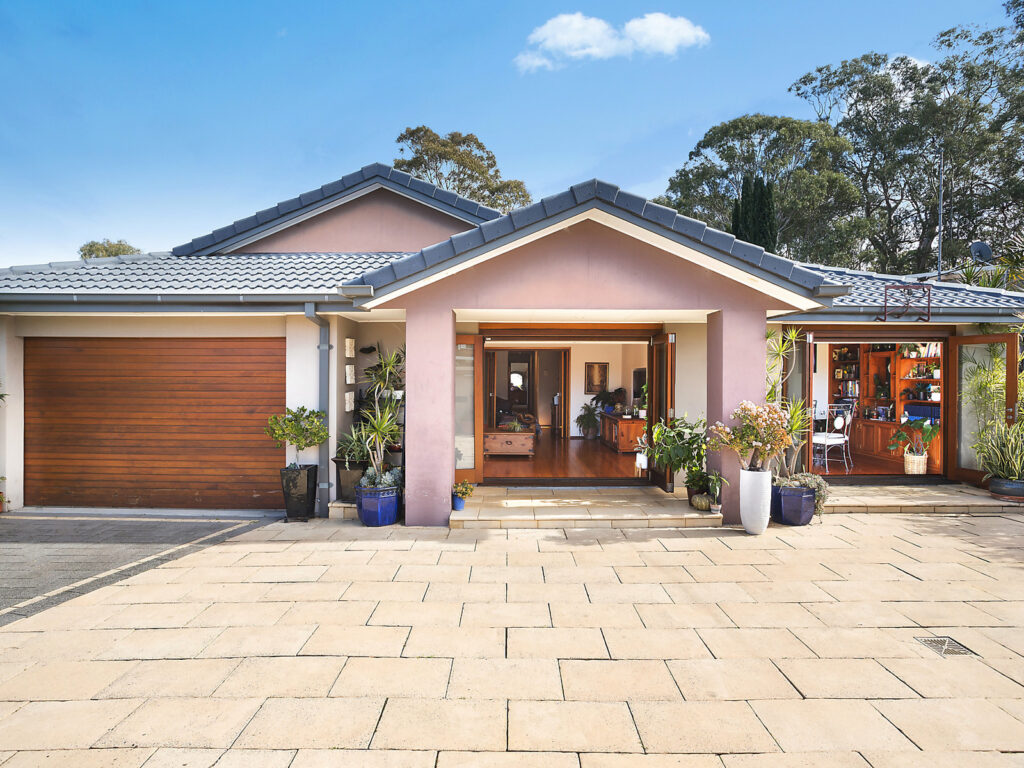 Sold - 8 Highview Drive - New Property in Farmborough Heights - Real Estate by 