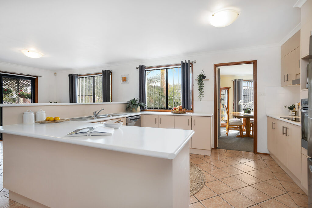 Sold - 19 Lyrebird Way - New Property in Farmborough Heights - Real Estate by David Greenwood