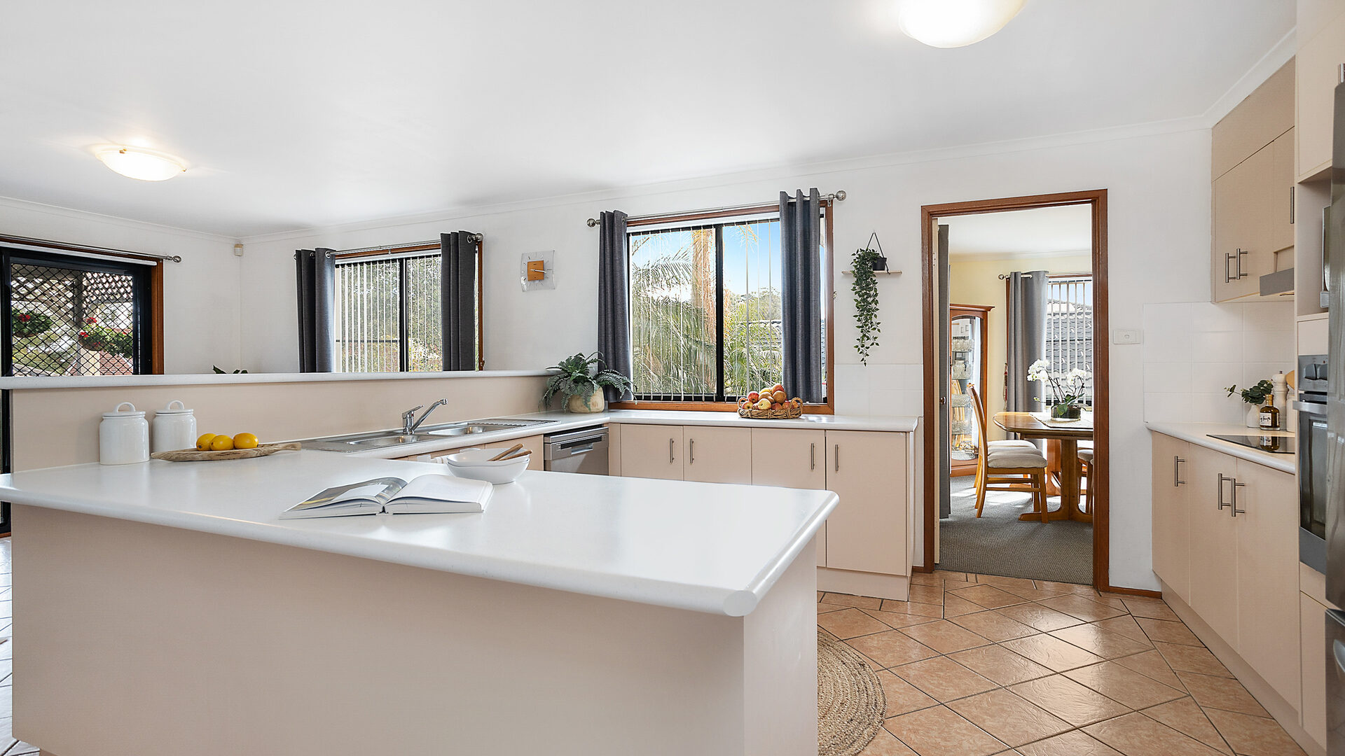 Sold - 19 Lyrebird Way - New Property in Farmborough Heights - Real Estate by David Greenwood