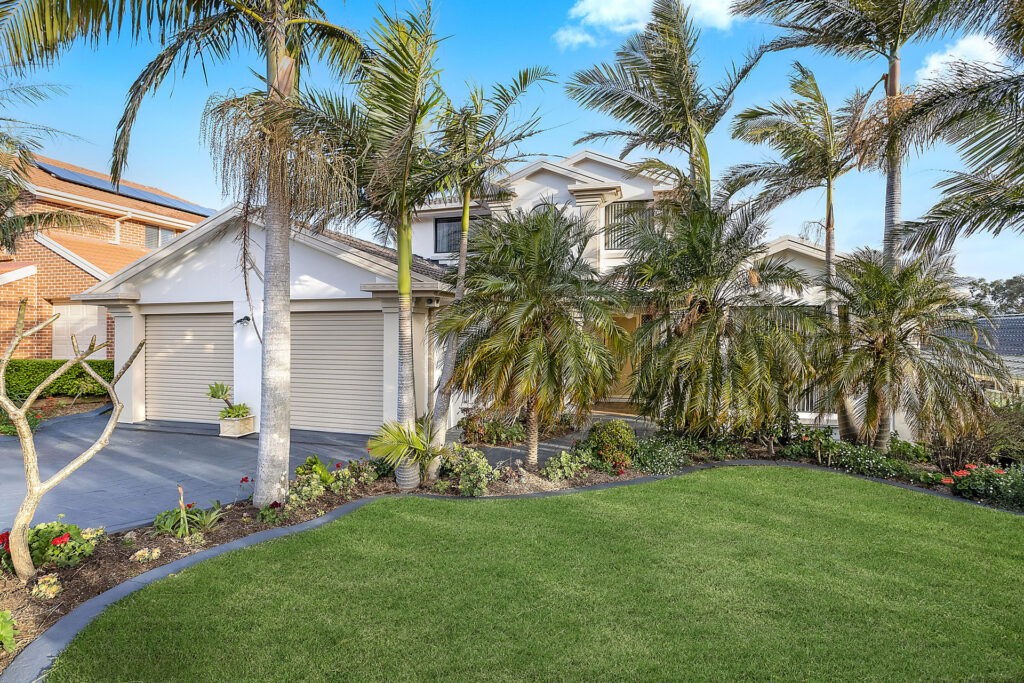 Sold - 19 Lyrebird Way - New Property in Farmborough Heights - Real Estate by David Greenwood