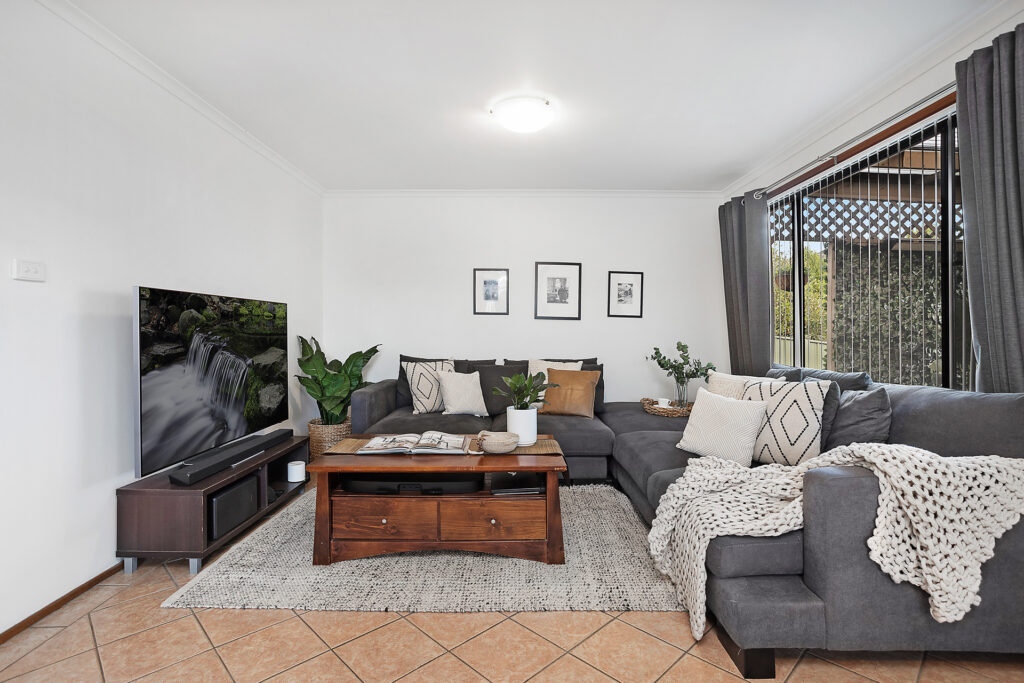 Sold - 19 Lyrebird Way - New Property in Farmborough Heights - Real Estate by David Greenwood