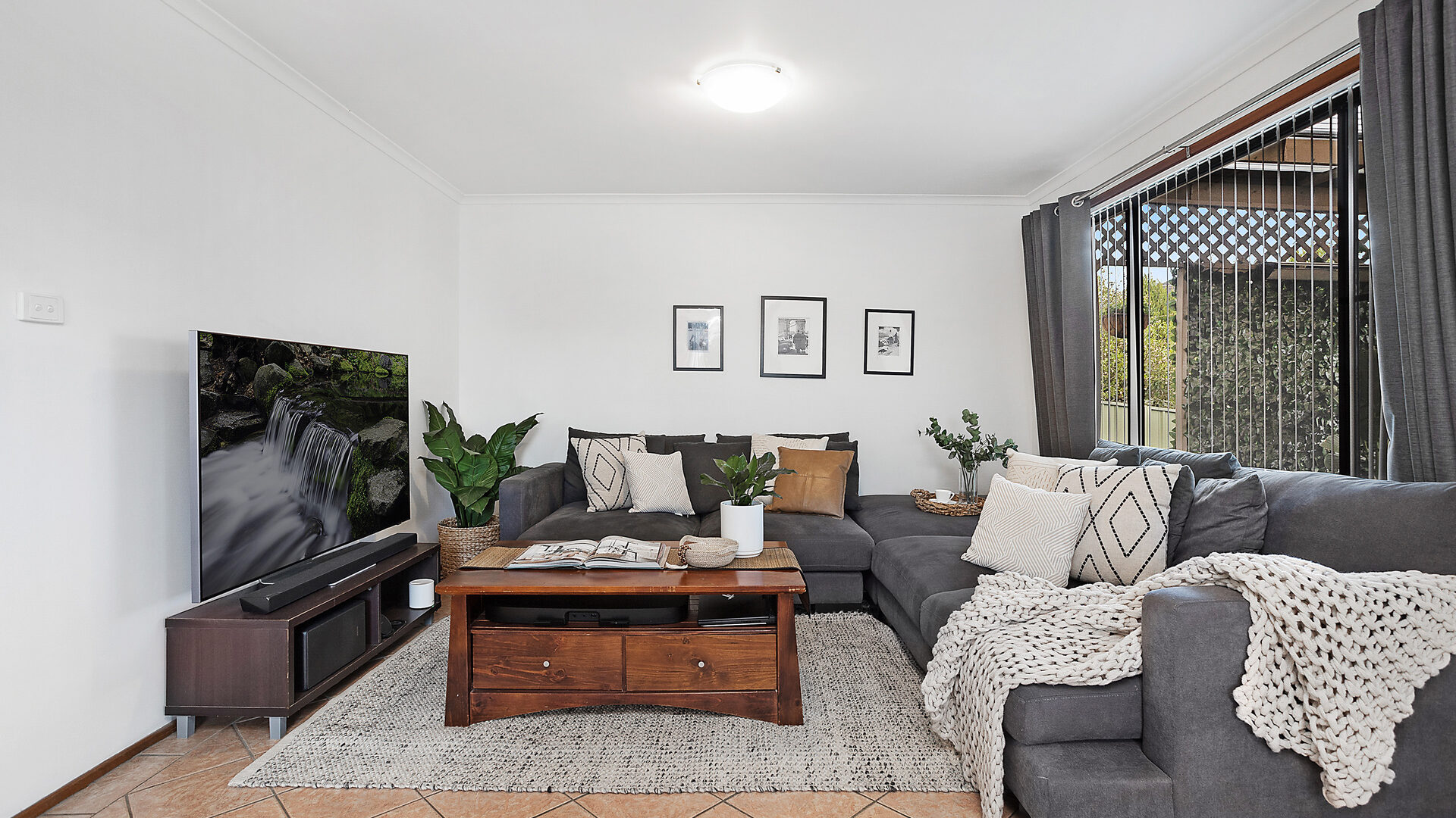 Sold - 19 Lyrebird Way - New Property in Farmborough Heights - Real Estate by David Greenwood