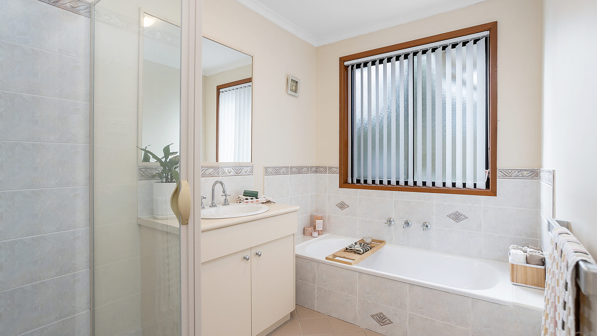Sold - 19 Lyrebird Way - New Property in Farmborough Heights - Real Estate by David Greenwood