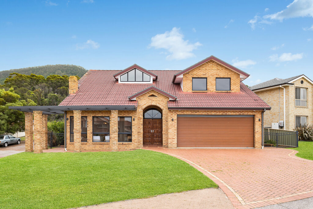 Sold - 26 Lyrebird Way - New Property in Farmborough Heights - Real Estate by David Greenwood