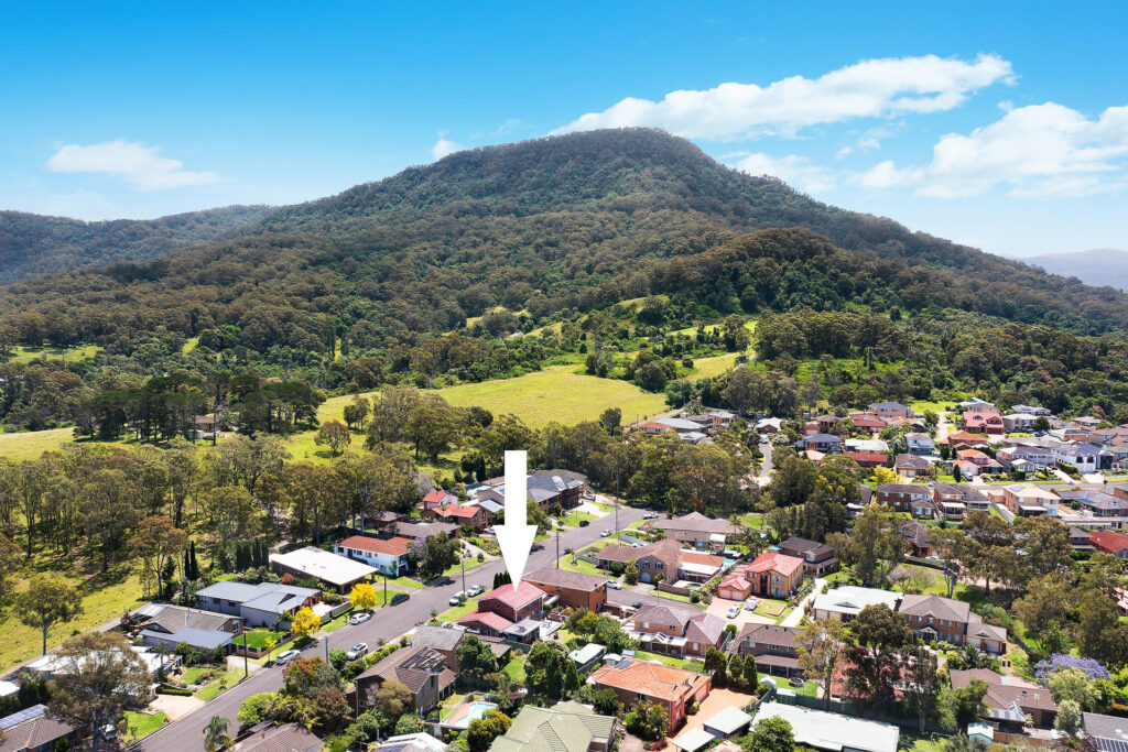 Sold - 7 Highview Drive - New Property in Farmborough Heights - Real Estate by David Greenwood