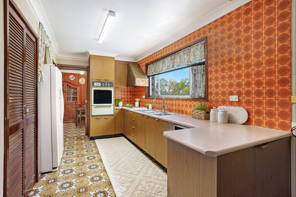 Sold - 7 Highview Drive - New Property in Farmborough Heights - Real Estate by David Greenwood