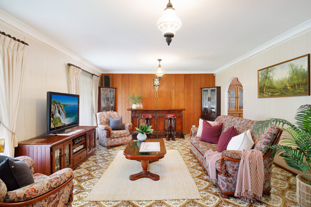 Sold - 7 Highview Drive - New Property in Farmborough Heights - Real Estate by David Greenwood