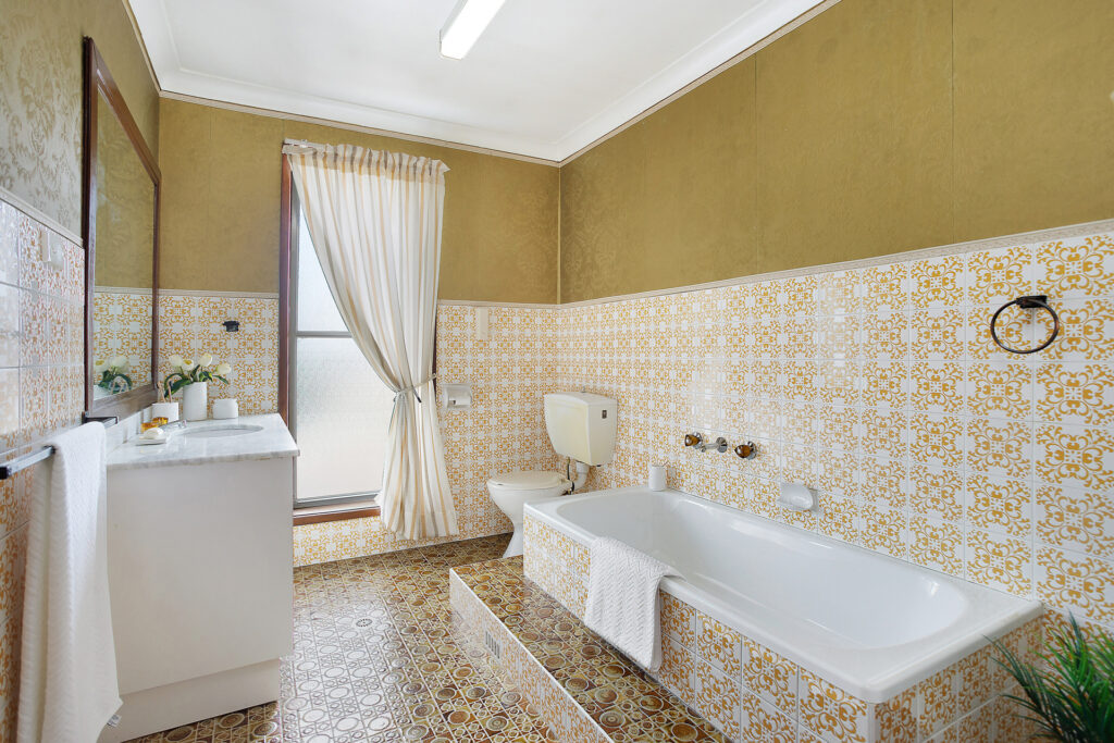 Sold - 7 Highview Drive - New Property in Farmborough Heights - Real Estate by David Greenwood