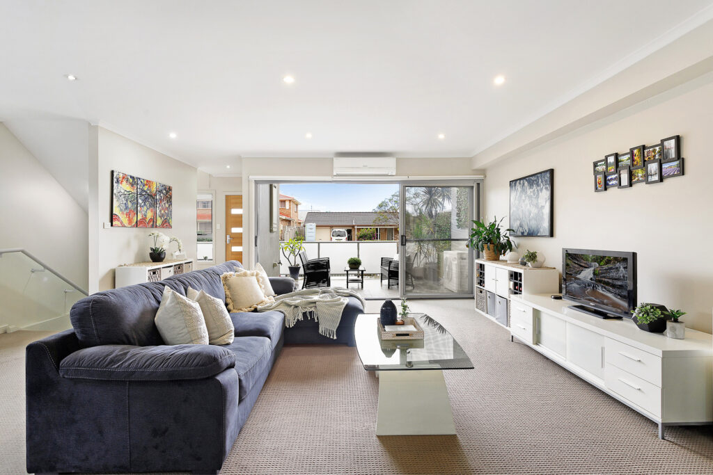 Sold - 1/261 Farmborough Road - New Property in Farmborough Heights - Real Estate by David Greenwood