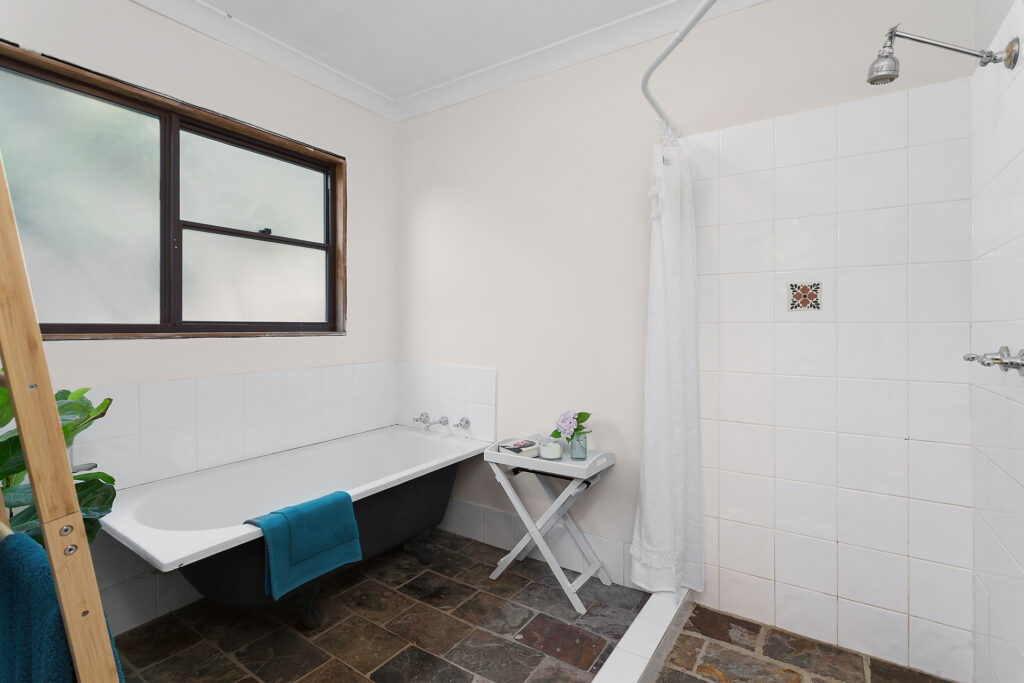 Sold - 2A Sandalwood Road - New Property in Farmborough Heights - Real Estate by David Greenwood