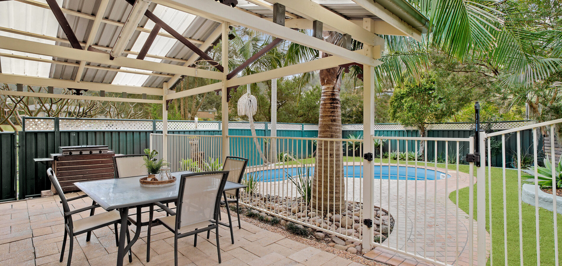14 River Oak Road, Farmborough Heights