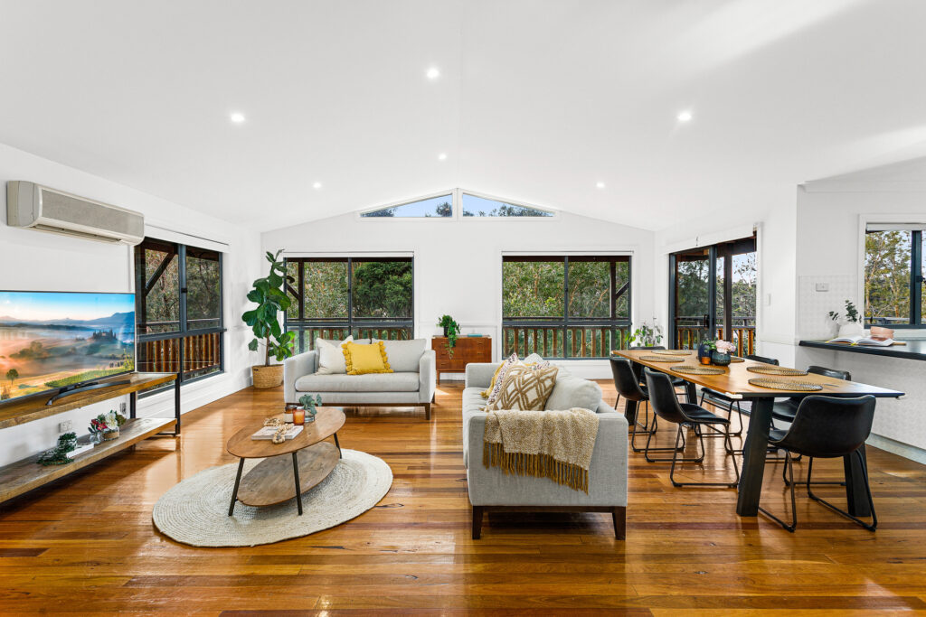 Sold - 11 Sugarwood Place - New Property in Farmborough Heights - Real Estate by David Greenwood
