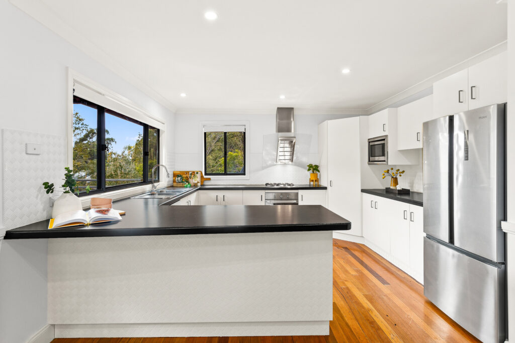 Sold - 11 Sugarwood Place - New Property in Farmborough Heights - Real Estate by David Greenwood