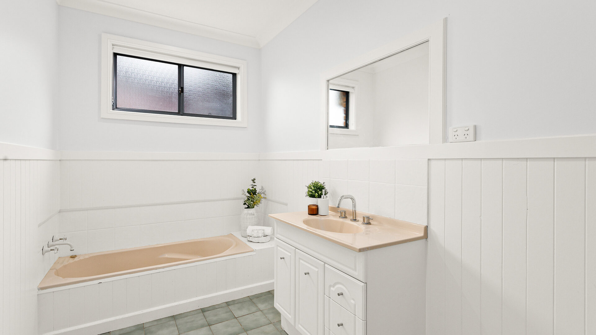 Sold - 11 Sugarwood Place - New Property in Farmborough Heights - Real Estate by David Greenwood