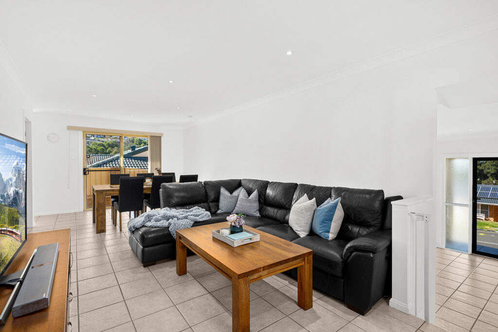 2/140 Waples Road, Farmborough Heights NSW 2526 - photo 2