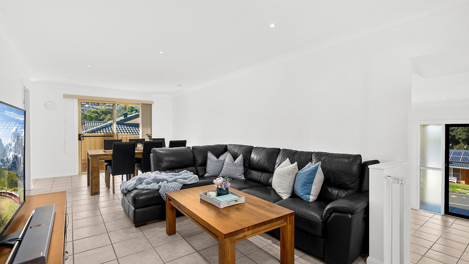 2/140 Waples Road, Farmborough Heights NSW 2526 - photo 2