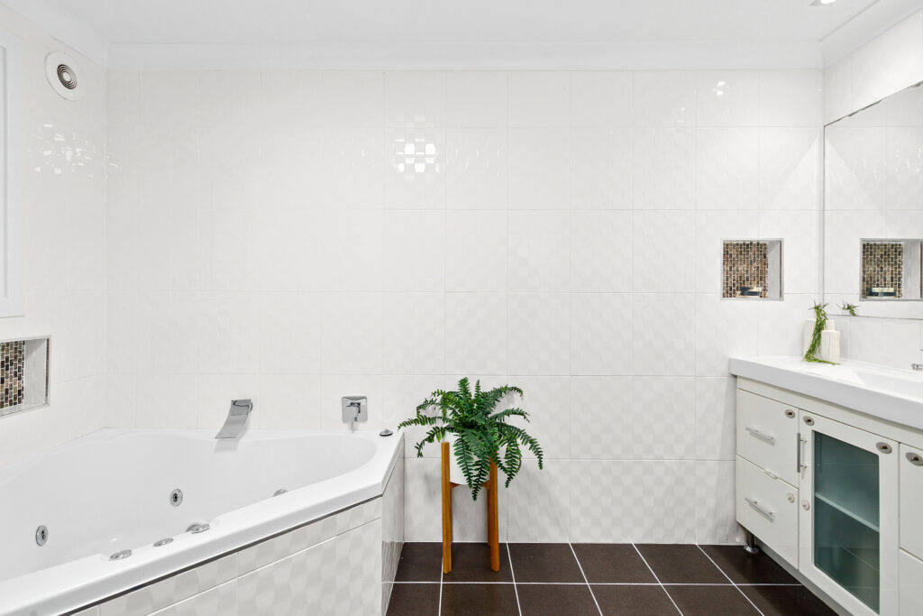 Sold - 78 Iola Avenue - New Property in Farmborough Heights - Real Estate by David Greenwood