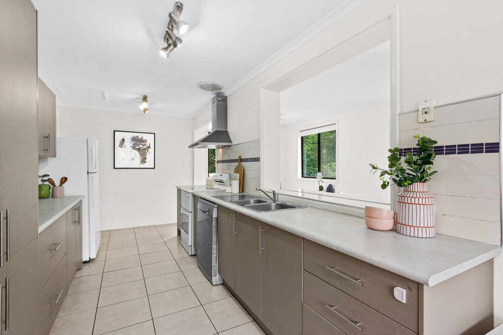 Sold - 22 Aminya Place - New Property in Farmborough Heights - Real Estate by David Greenwood