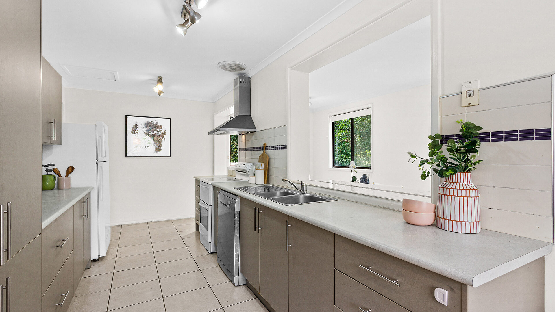 Sold - 22 Aminya Place - New Property in Farmborough Heights - Real Estate by David Greenwood