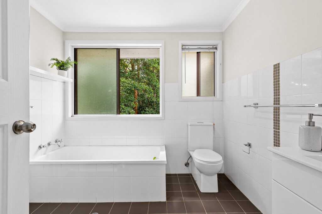 Sold - 22 Aminya Place - New Property in Farmborough Heights - Real Estate by David Greenwood