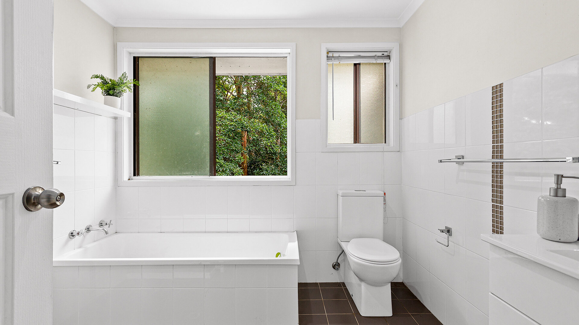 Sold - 22 Aminya Place - New Property in Farmborough Heights - Real Estate by David Greenwood