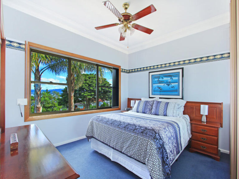 364 Northcliffe Drive, Lake Heights NSW 2502 - photo 2