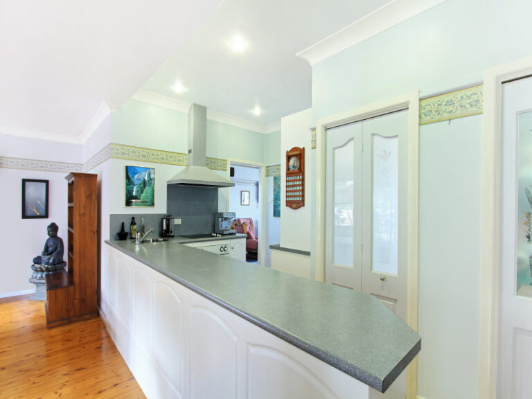 364 Northcliffe Drive, Lake Heights NSW 2502 - photo 5