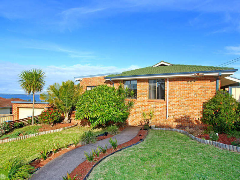 Sold - 23 Illabunda Crescent - New Property in Koonawarra - Real Estate by Christian Zeidler