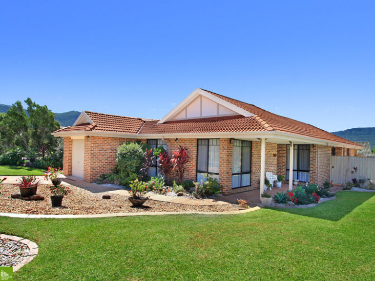 2 Goldenwood Place, Horsley