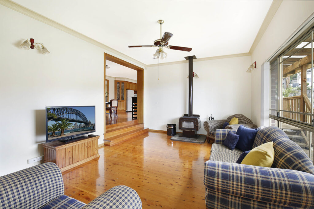 17 Murrogun Crescent, Cordeaux Heights NSW 2526 - photo 5