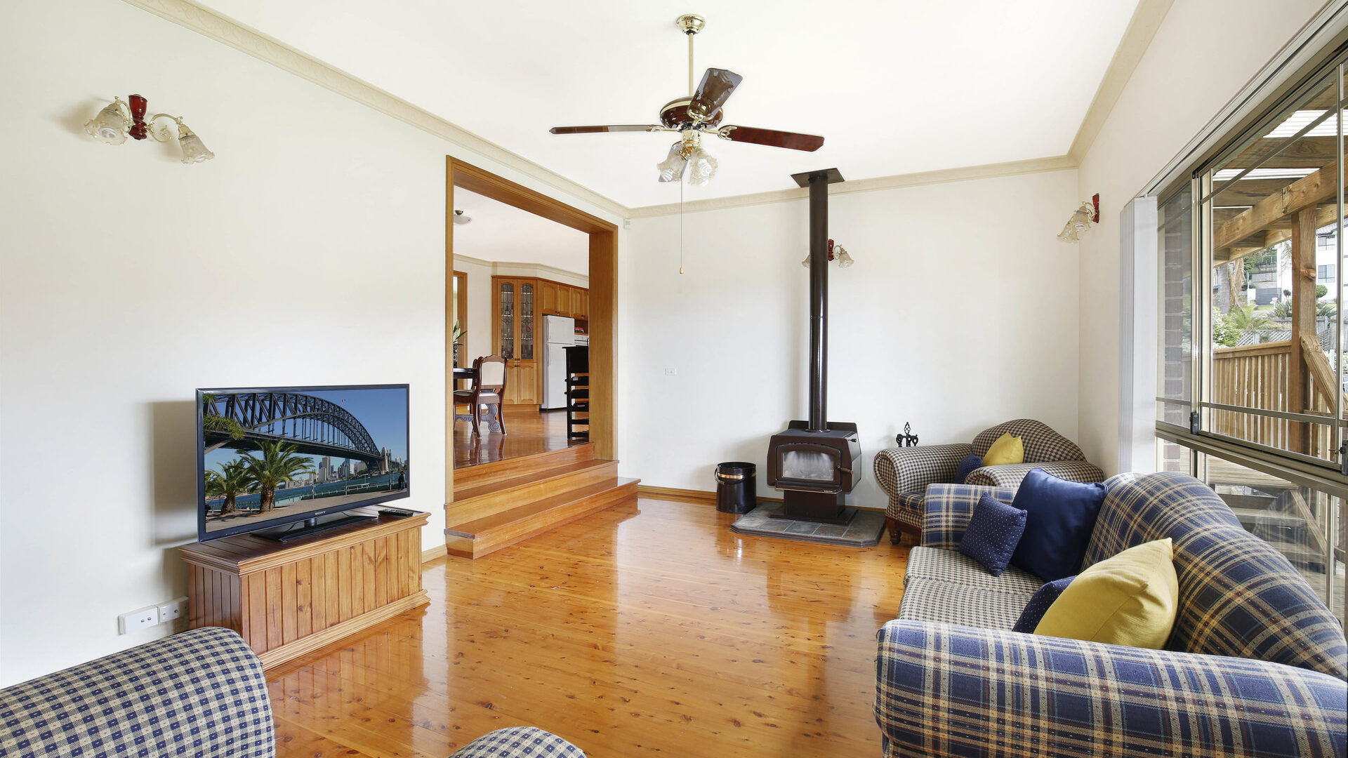 17 Murrogun Crescent, Cordeaux Heights NSW 2526 - photo 5