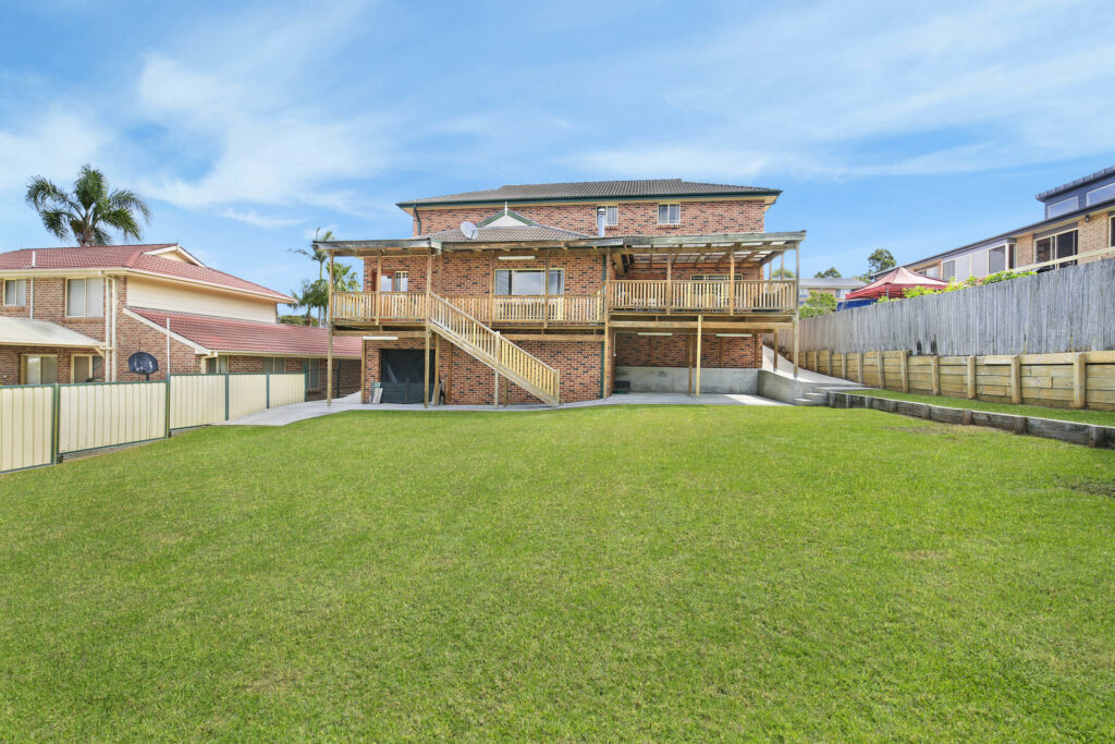 17 Murrogun Crescent, Cordeaux Heights NSW 2526 - photo 9