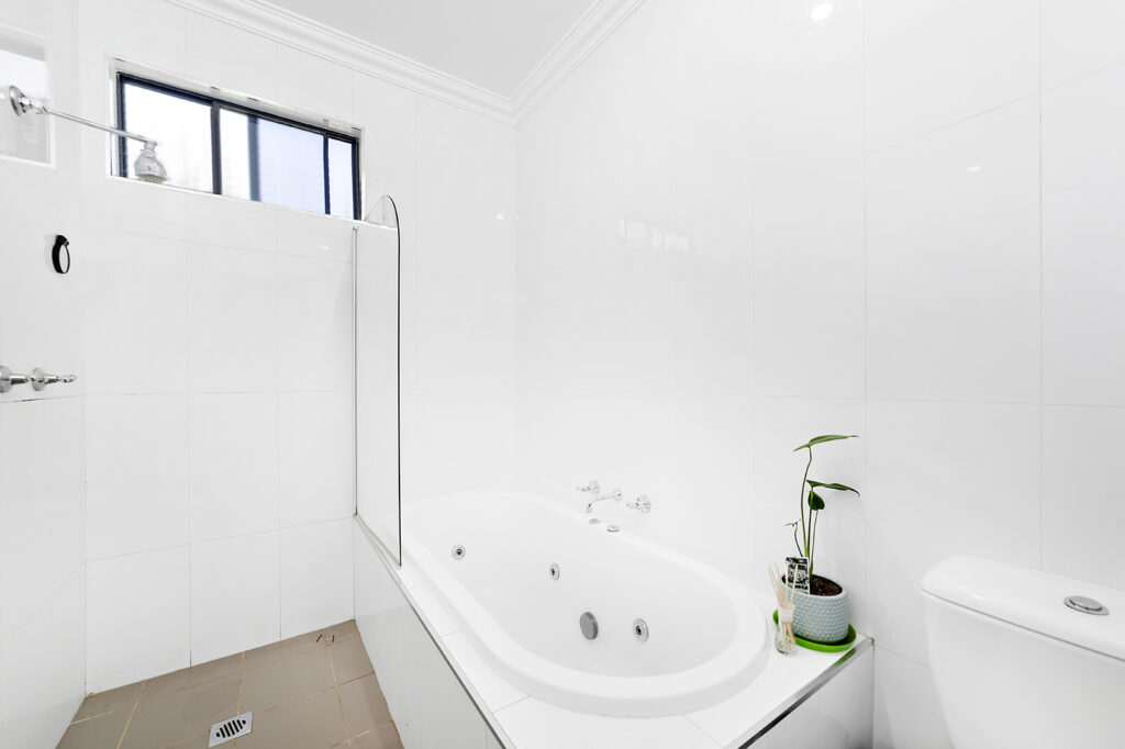 52 Gilmore Street, West Wollongong NSW 2500 - photo 4