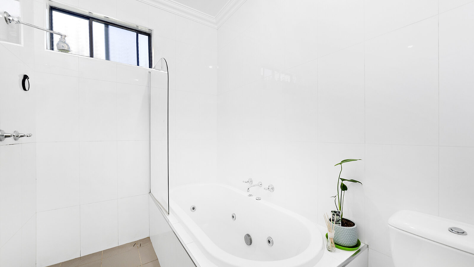 52 Gilmore Street, West Wollongong NSW 2500 - photo 4