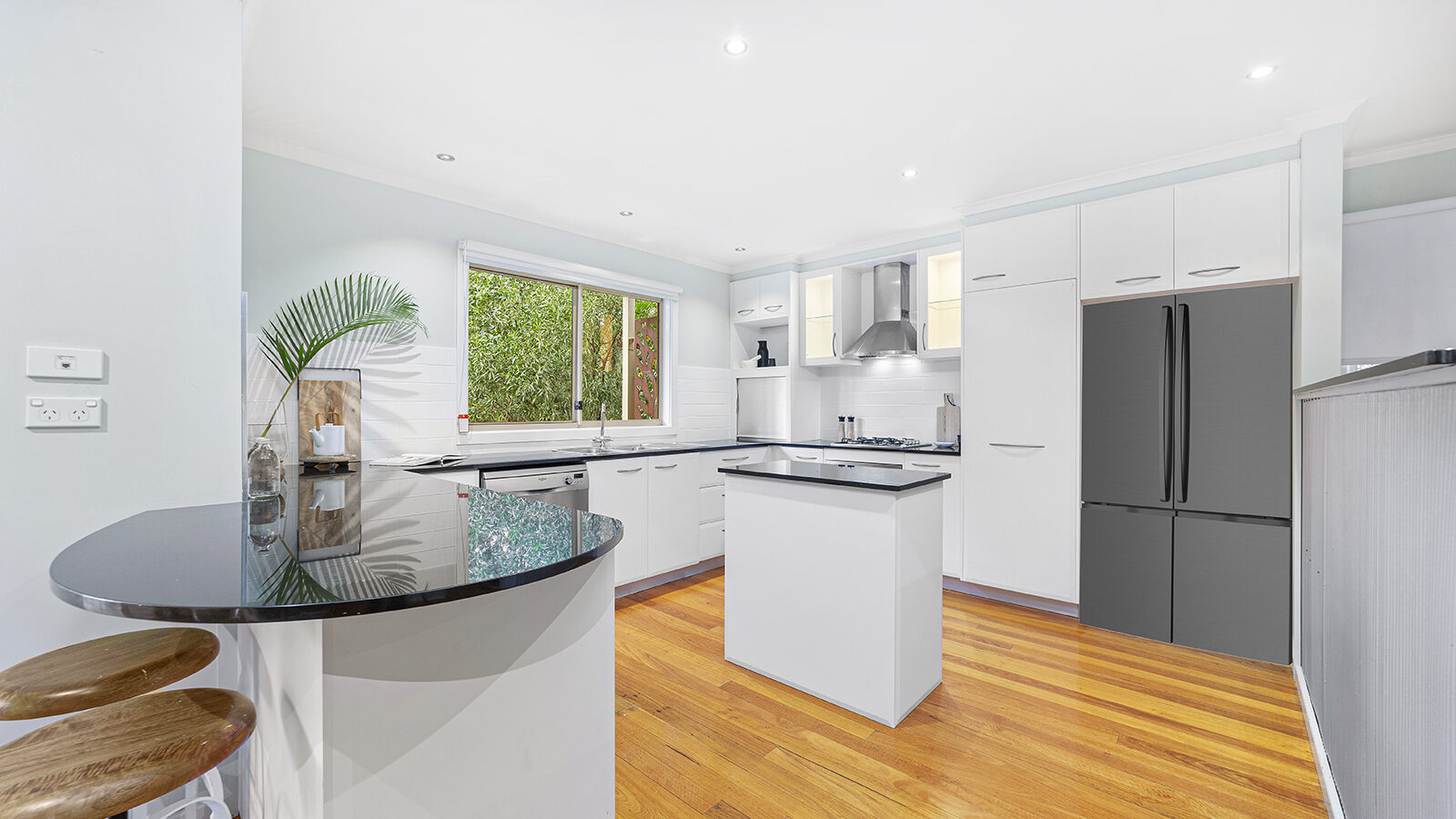 33 Ashley Avenue, Farmborough Heights NSW 2526 - photo 6