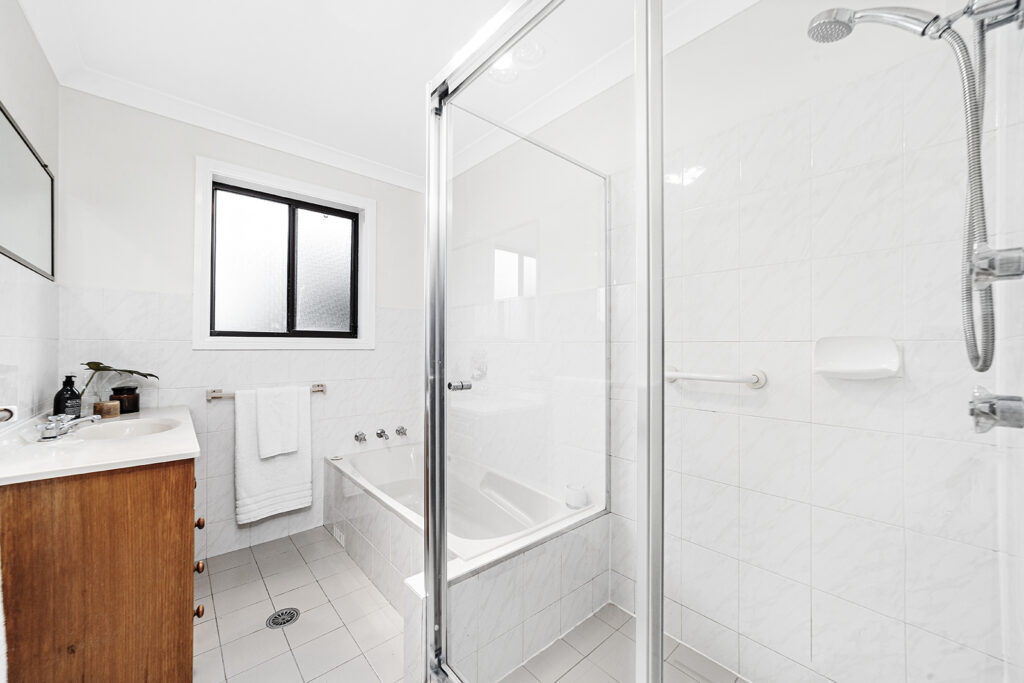 2/111 Balgownie Road, Balgownie NSW 2519 - photo 5
