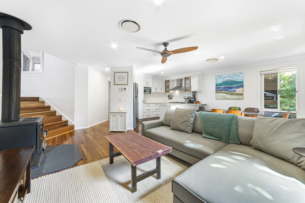 22 Avon Parade, Mount Kembla NSW 2526 - photo 2