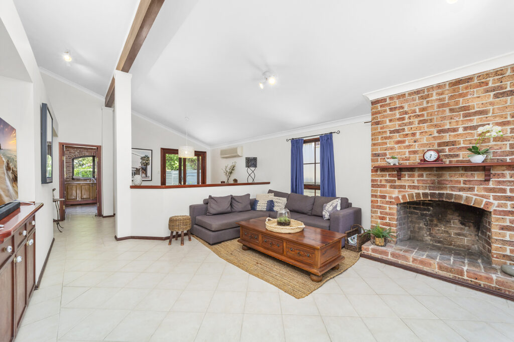 17 Brendon Avenue, Farmborough Heights NSW 2526 - photo 2