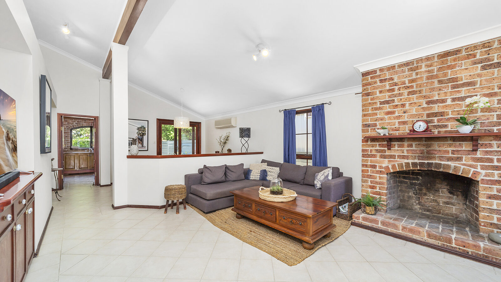 17 Brendon Avenue, Farmborough Heights NSW 2526 - photo 2