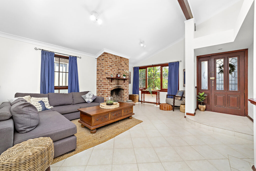 17 Brendon Avenue, Farmborough Heights NSW 2526 - photo 3