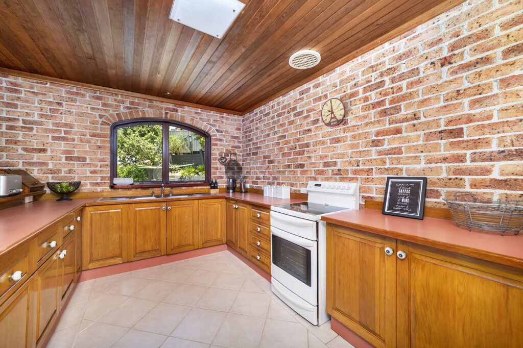 17 Brendon Avenue, Farmborough Heights NSW 2526 - photo 4