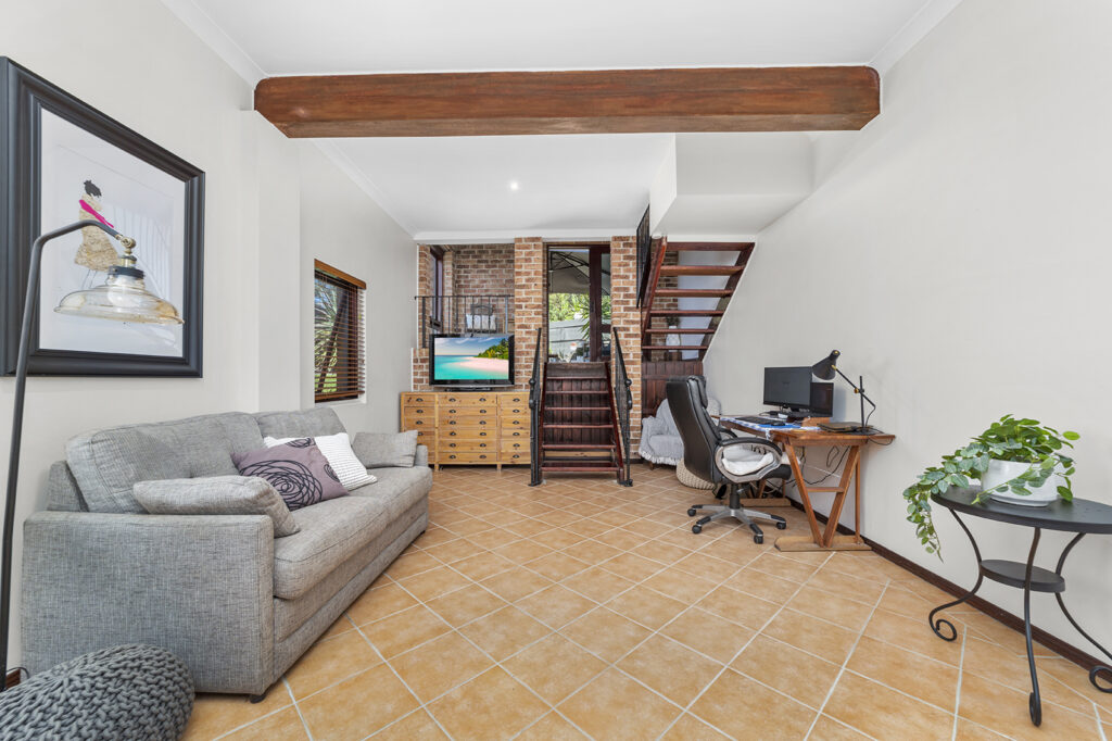 17 Brendon Avenue, Farmborough Heights NSW 2526 - photo 8