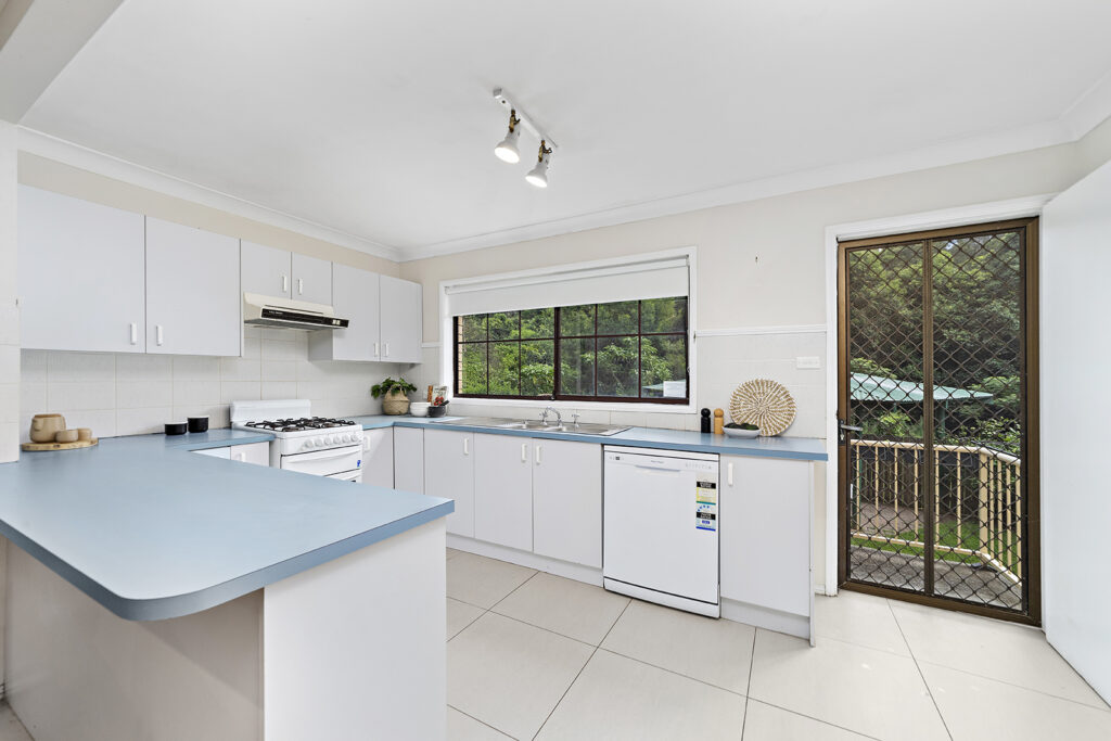 6/46 Cummins Street, Unanderra NSW 2526 - photo 4