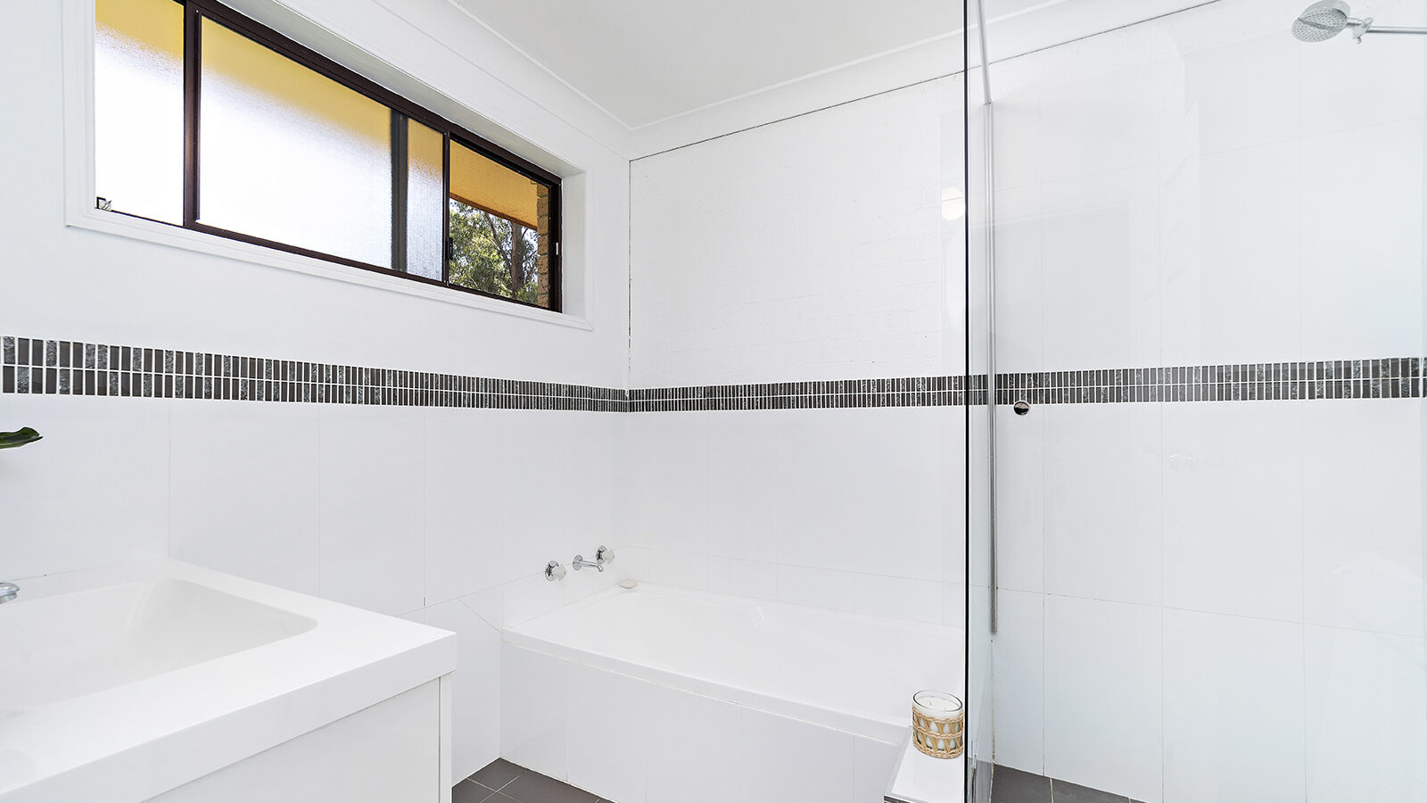 6/46 Cummins Street, Unanderra NSW 2526 - photo 6