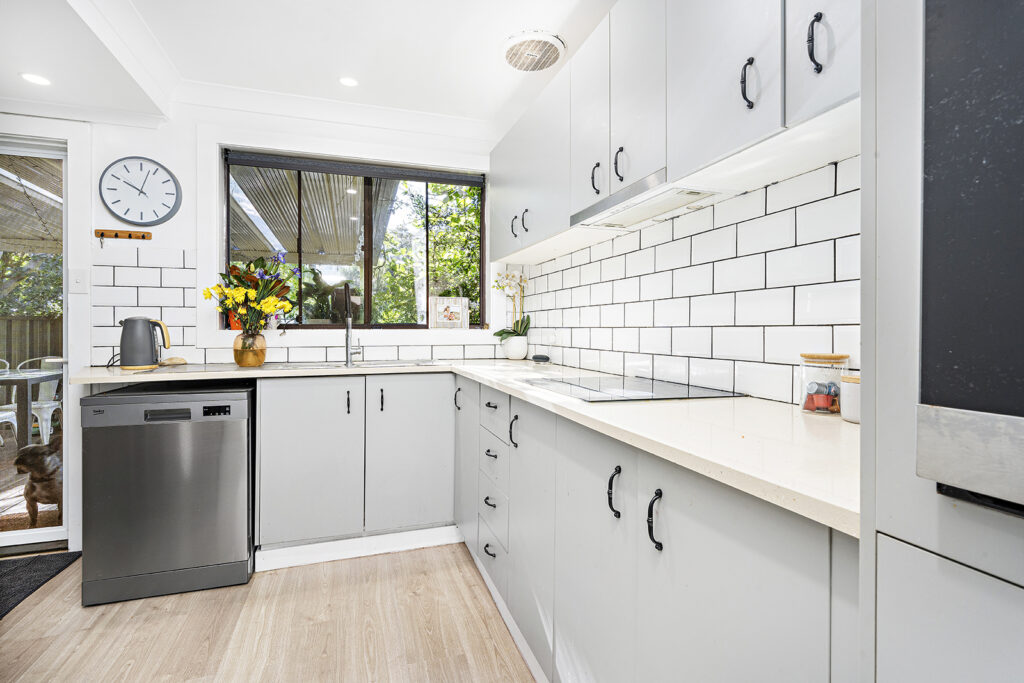 2/10 Highway Avenue, West Wollongong NSW 2500 - photo 4