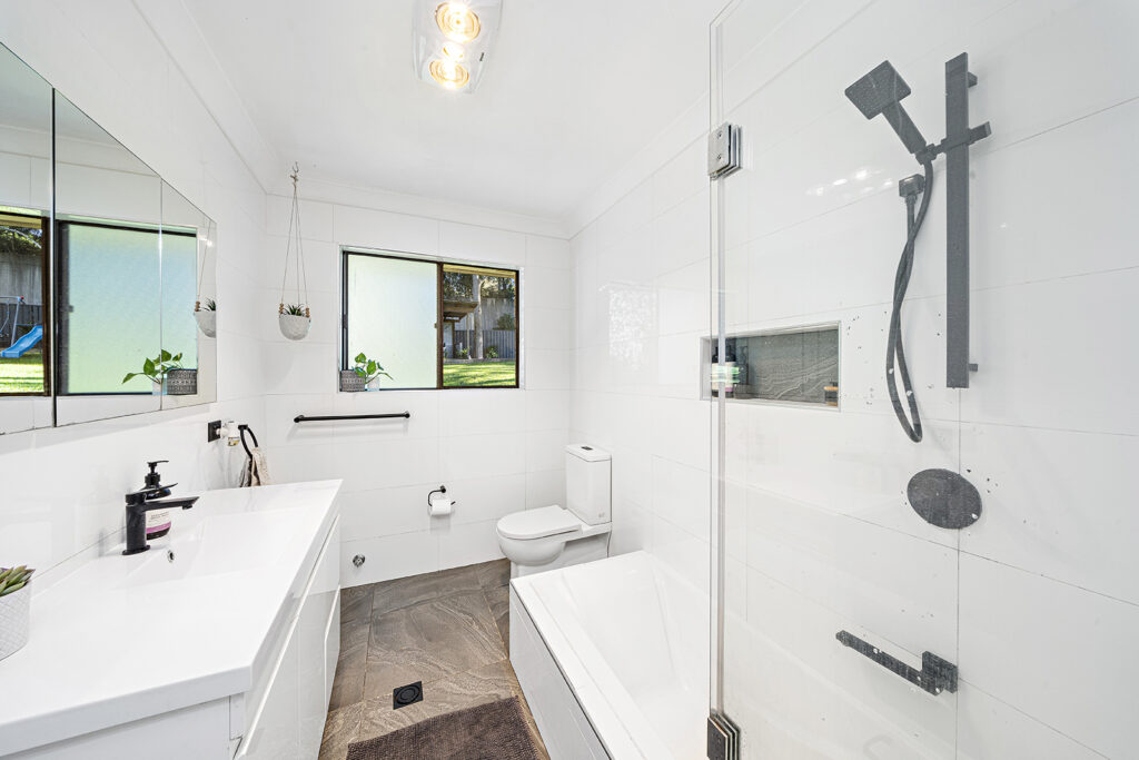 2/10 Highway Avenue, West Wollongong NSW 2500 - photo 5